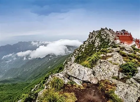 太白山！古木に囲まれた神秘的な山岳寺院へようこそ